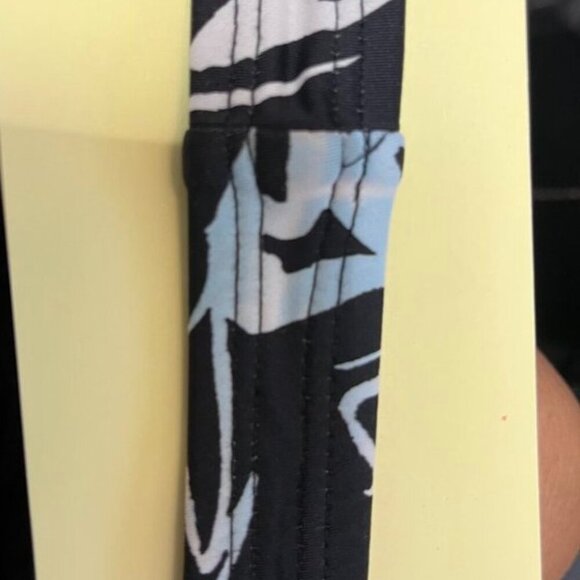 Hurley Ink Fresco Floral One-Piece Swimsuit – Black & White – Size M – Gently Us - Picture 8 of 9